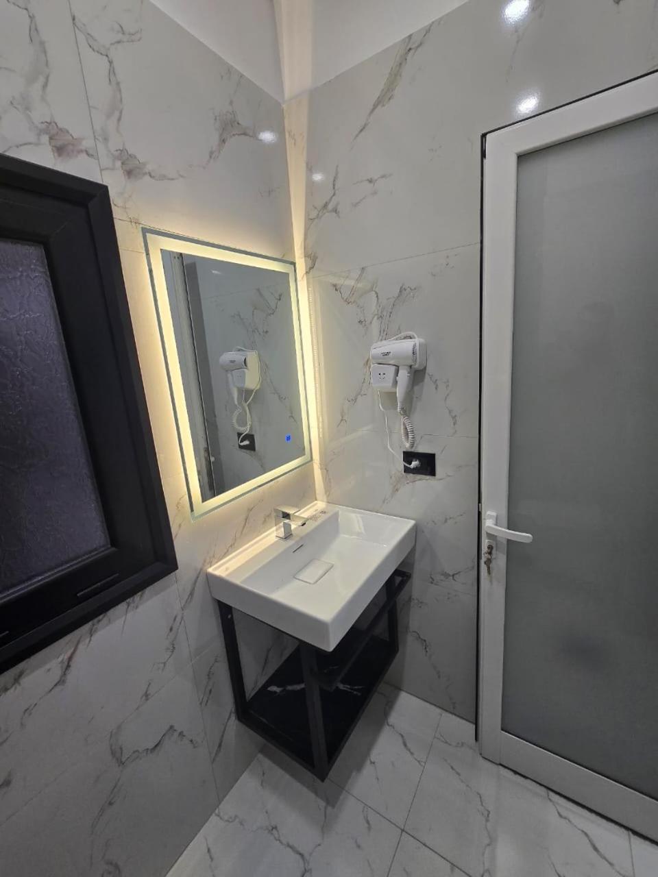 Elite Inn Vlorë Buitenkant foto