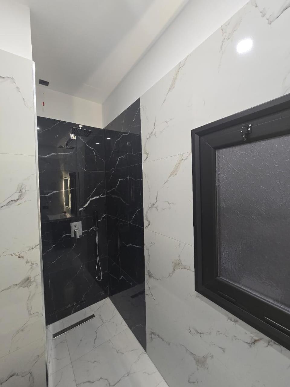 Elite Inn Vlorë Buitenkant foto