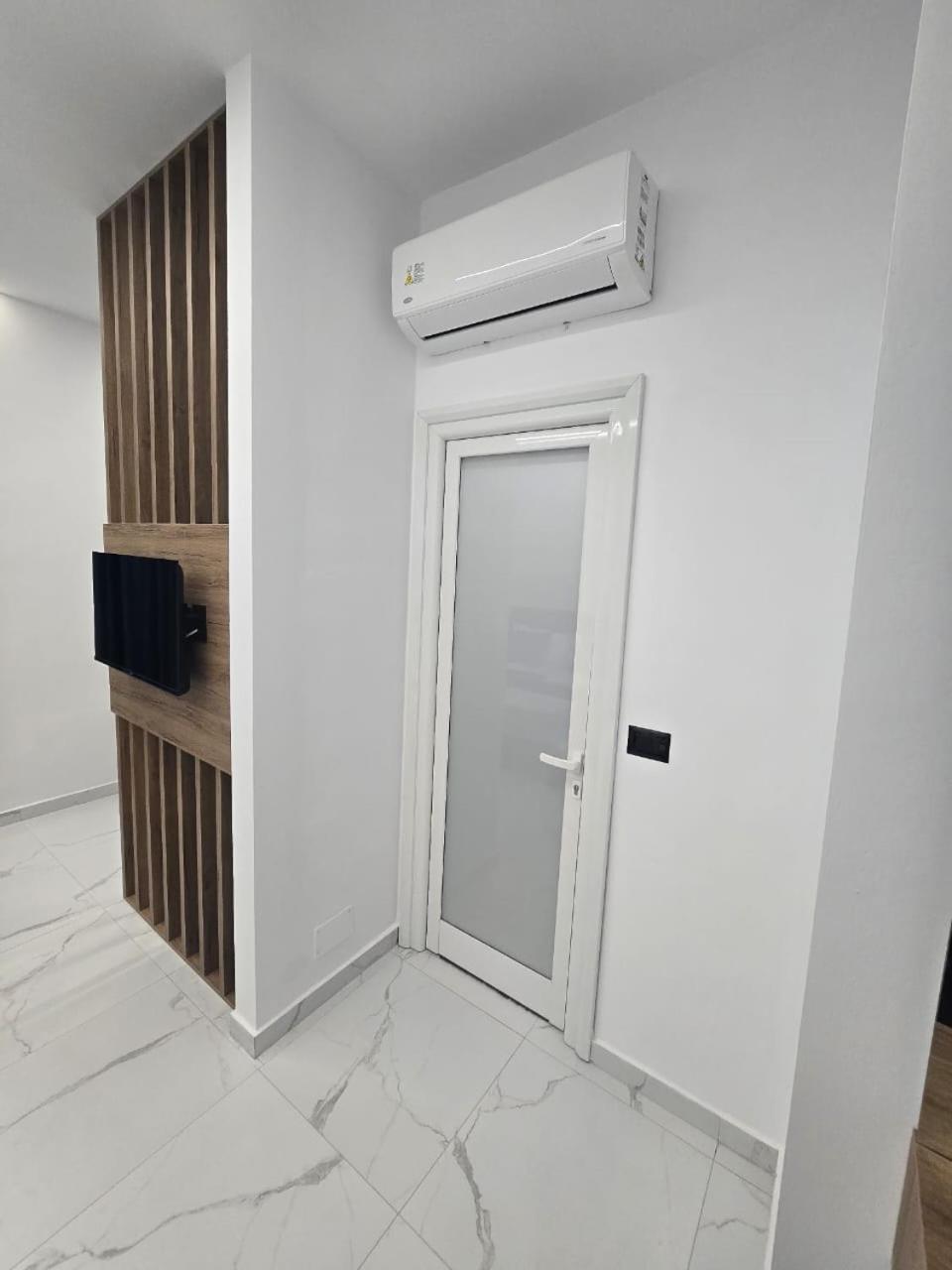 Elite Inn Vlorë Buitenkant foto