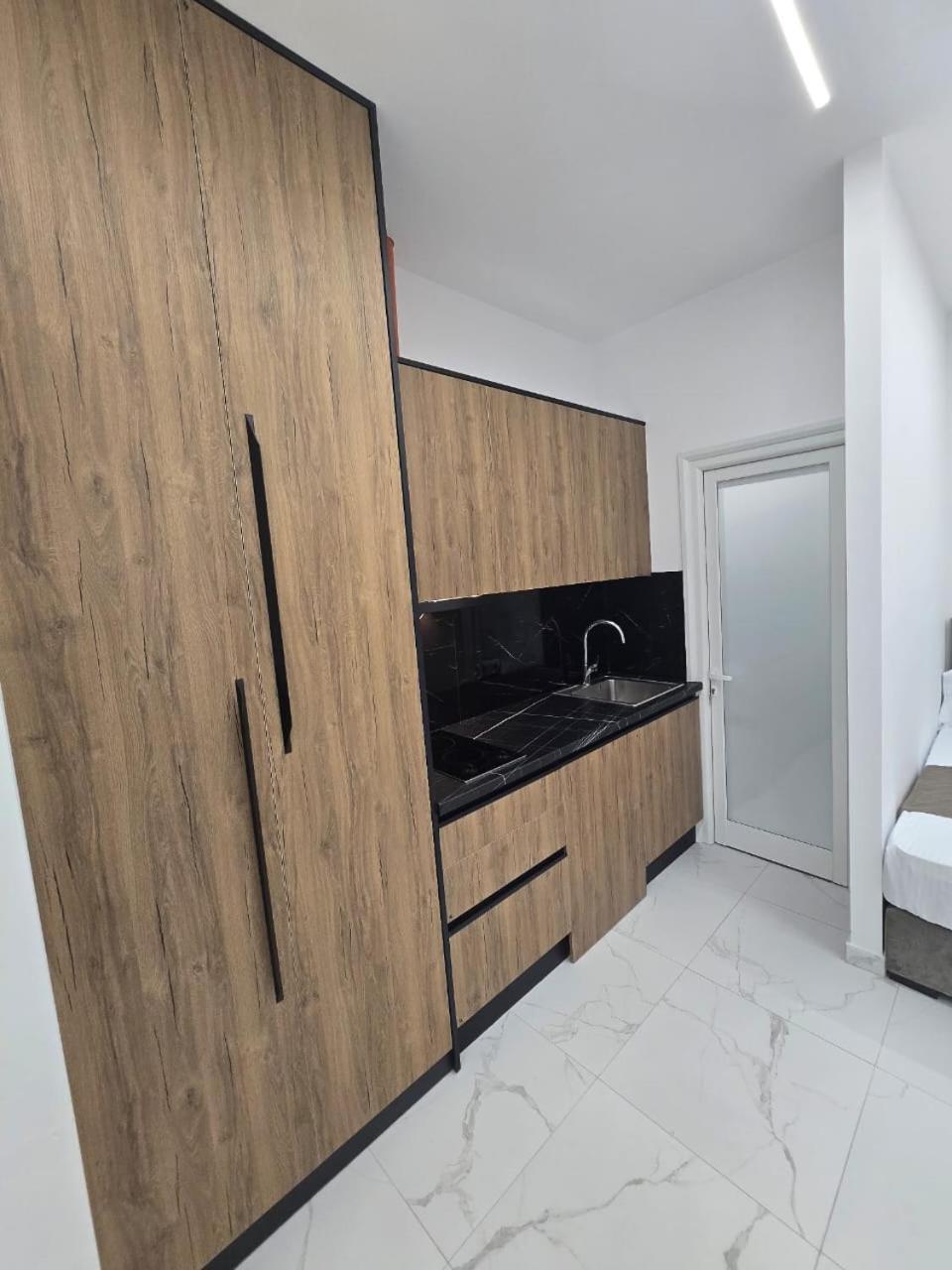 Elite Inn Vlorë Buitenkant foto