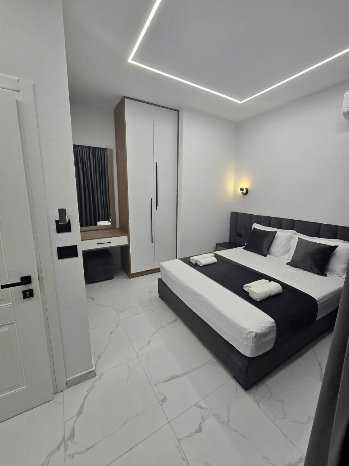 Elite Inn Vlorë Buitenkant foto